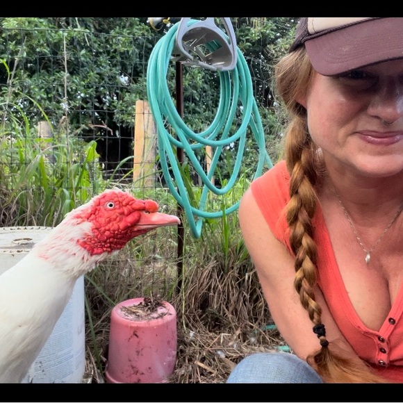 Meet your Posher, Jeni 👩🏼‍🦰 - Picture 9 of 11